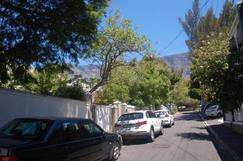 2 Bedroom Property for Sale in Gardens Western Cape